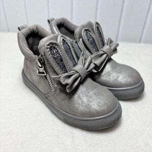 Toddler Gray -Silver Boots‎ with Bow Detail Size 26 / US 9.5